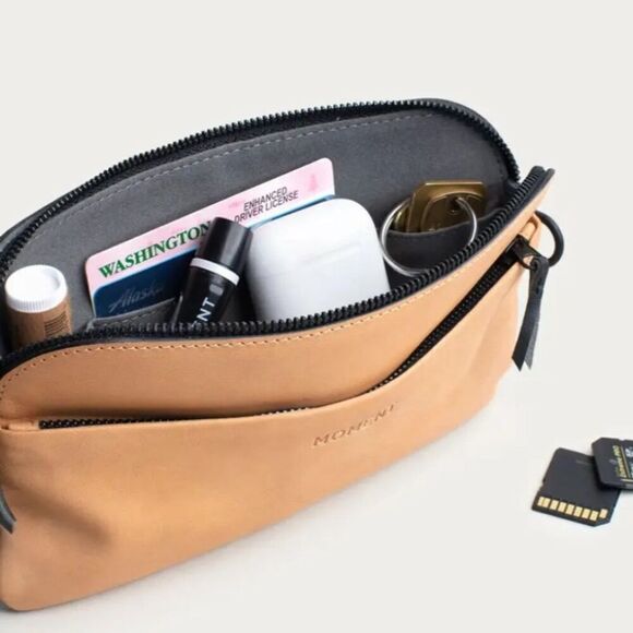 New Moments Unisex Black Crossbody Wristlet Travel Bag Adjustable Strap - Picture 4 of 6